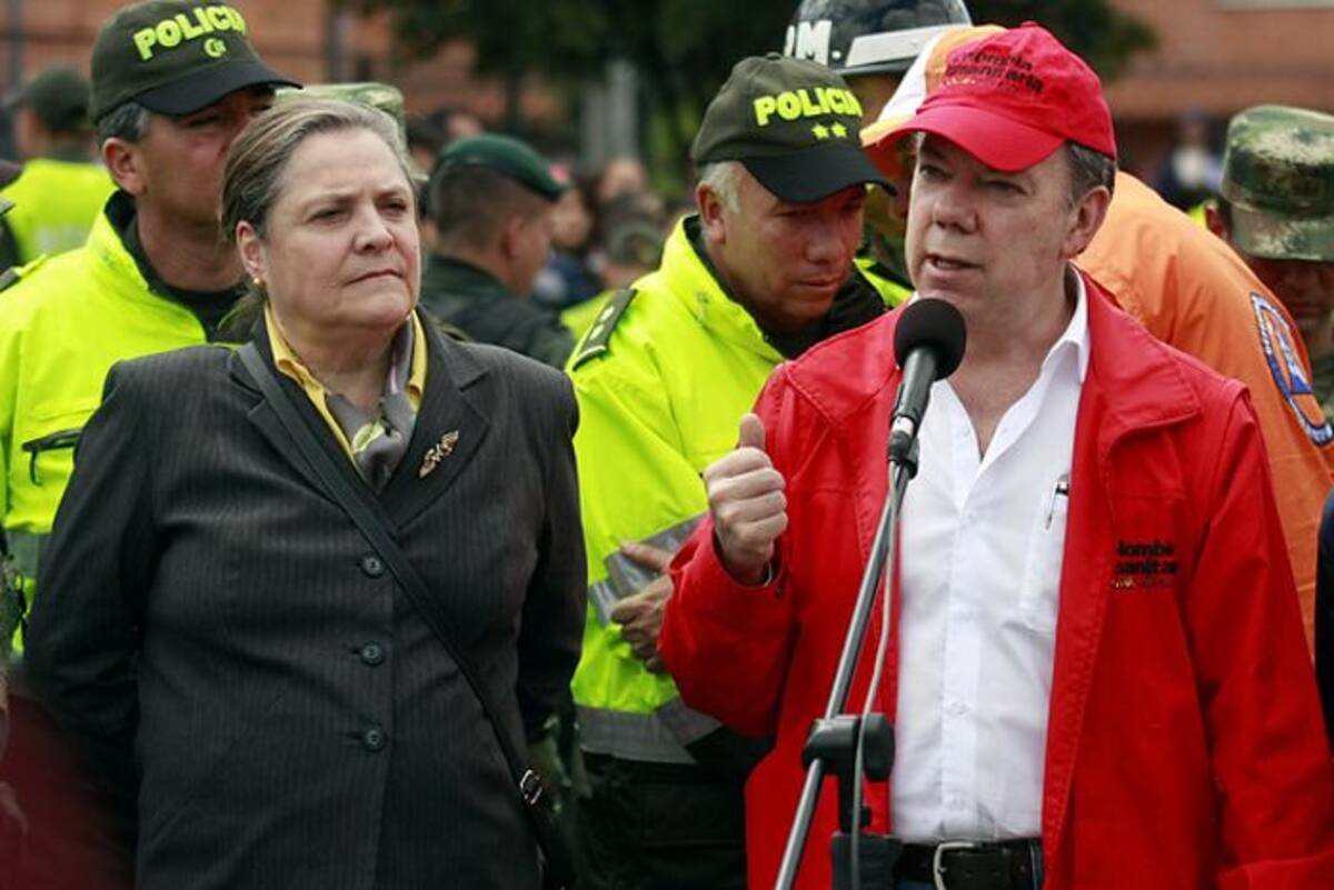 Clara López Obregon y Juan Manuel Santos. COLPRENSA
