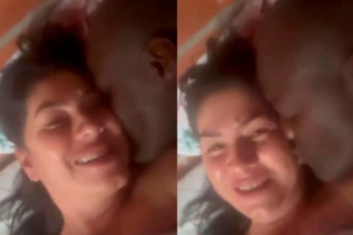 Candidata a la Asamblea pide que voten por ella desde la cama y con su pareja