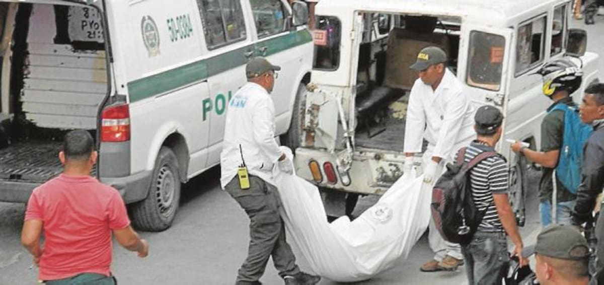 Momentos en los que se realizó la inspección técnica del cuerpo de Orfelina Nieto. La mujer recibió dos disparos en la cabeza. Archivo/El Universal