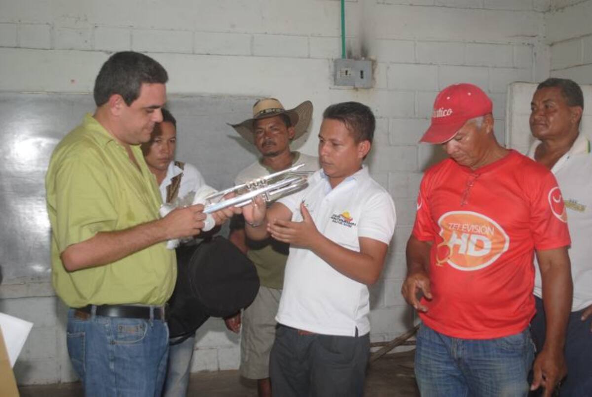Profesores y estudiantes de ambos corregimientos de El Guamo se mostraron contentos por los nuevos instrumentos Lila Leyva/ El Universal