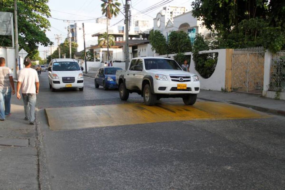 Datt dice que estos son los tipo de resaltos que se deben utilizar en la ciudad. Oscar Diaz Acosta- El Universal