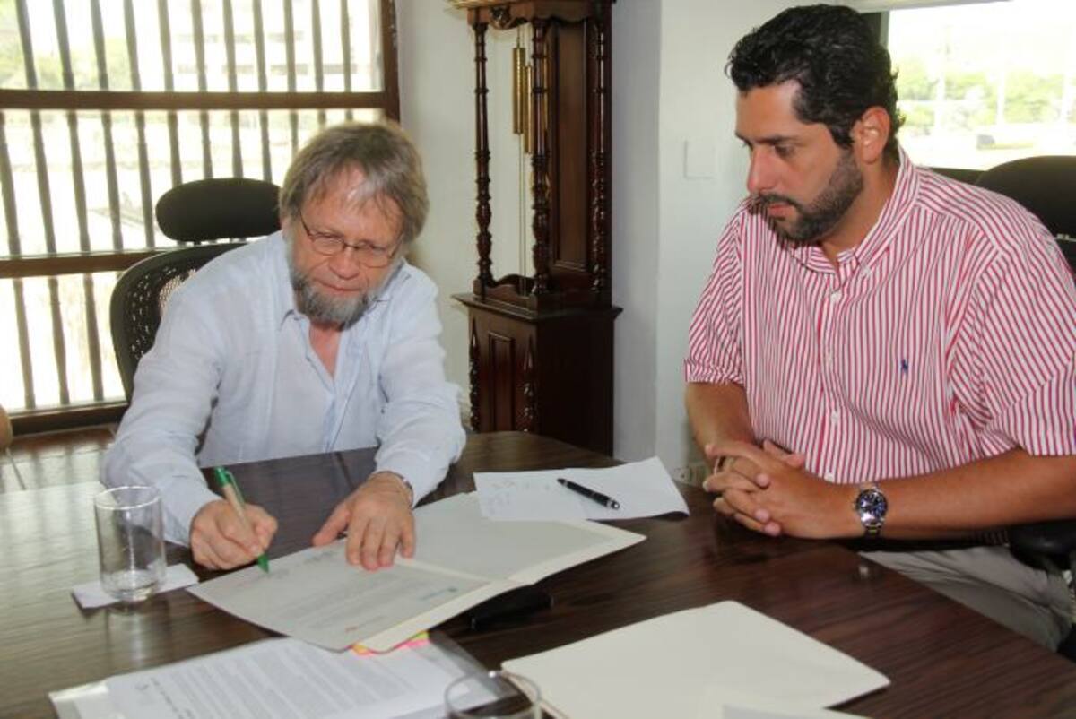 Antanas Mockus y el alcalde, Dionisio Vélez, firman el convenio de cultura ciudadana Kailline Giraldo