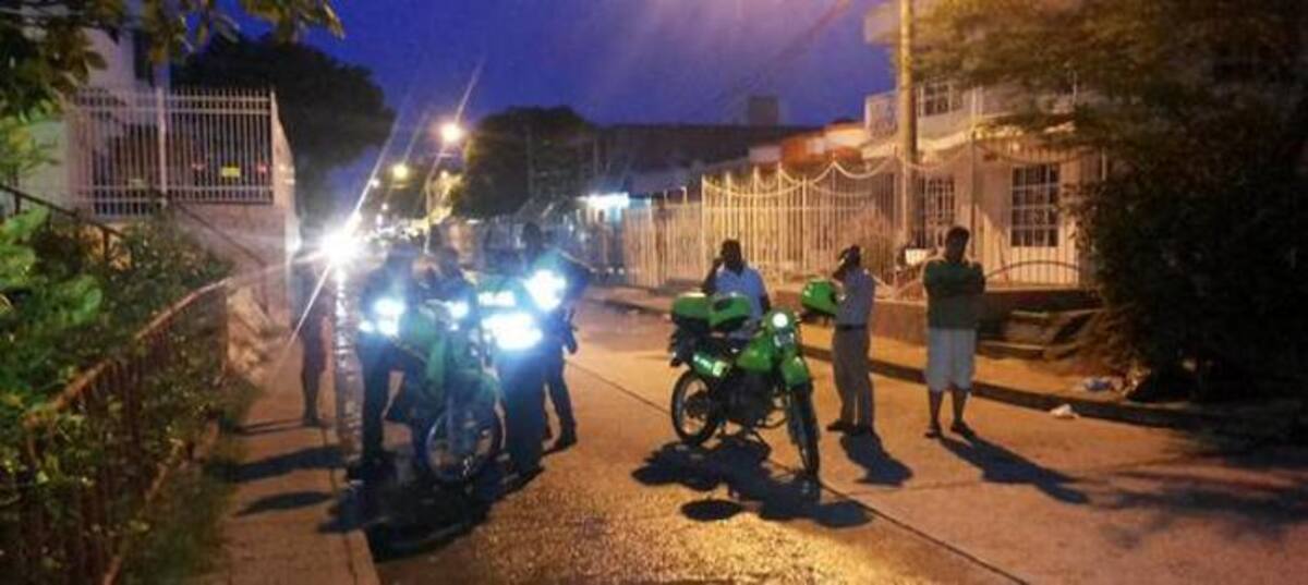 Agentes de la policía llegaron hasta donde se encontraban los manifestantes. @CartagenaPolitica