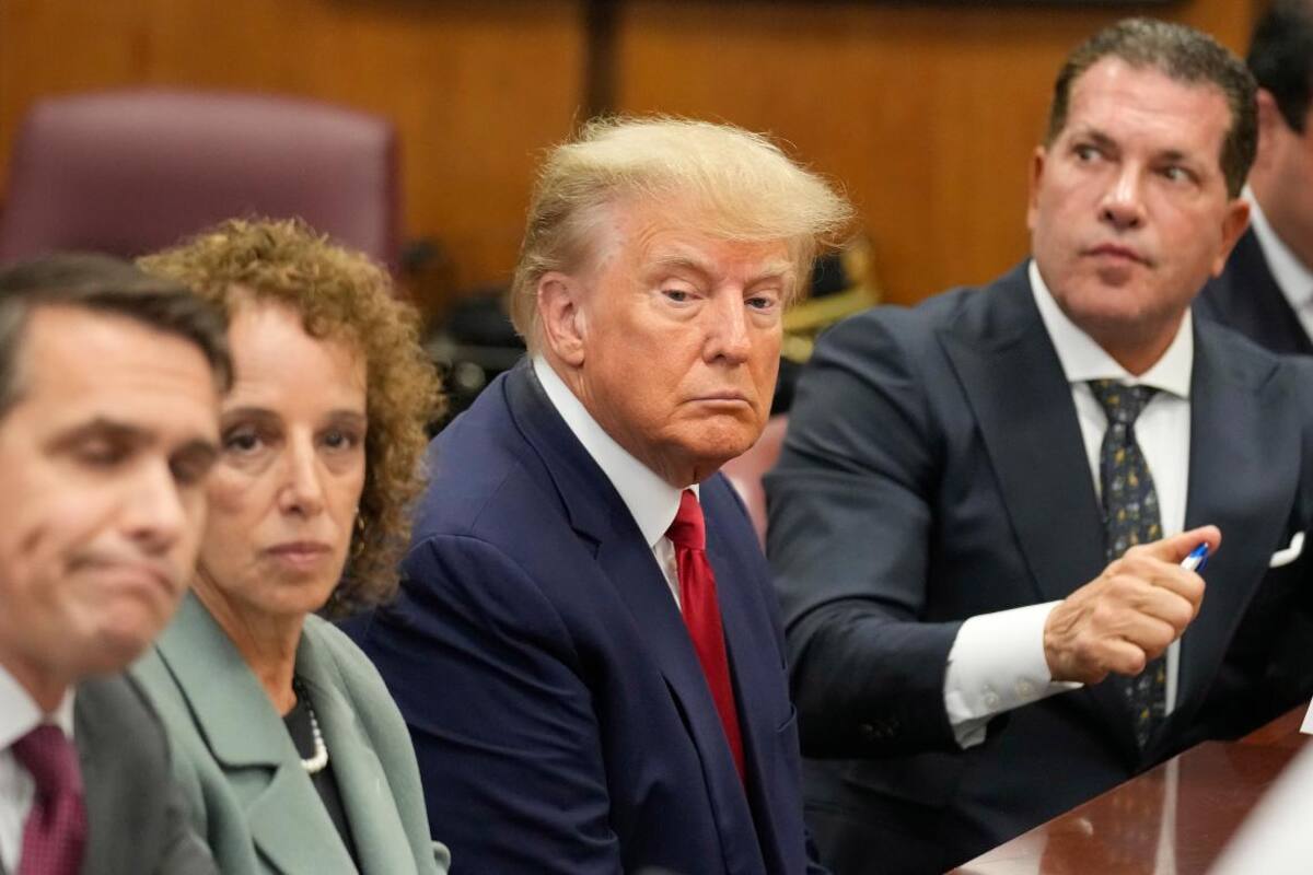 Donald Trump se marchó del tribunal luego de lectura de cargos
