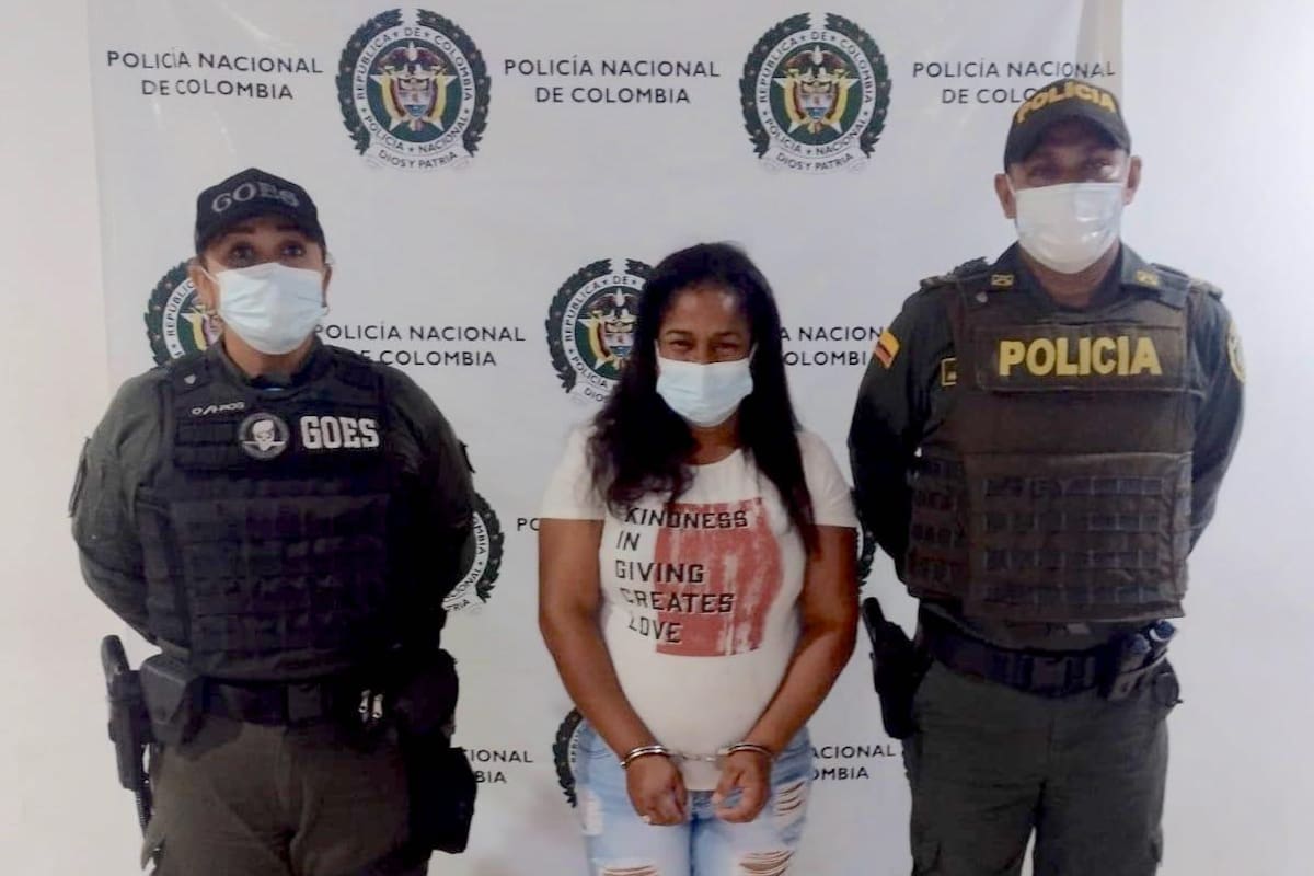 Mujer atacó a su esposo con un pico de botella