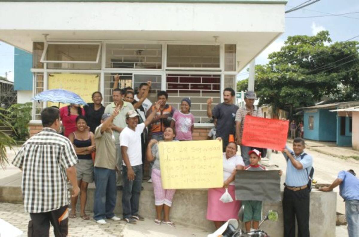 Protesta de habitantes de la zona Sur, para que no sea retirado el servicio del CAI.