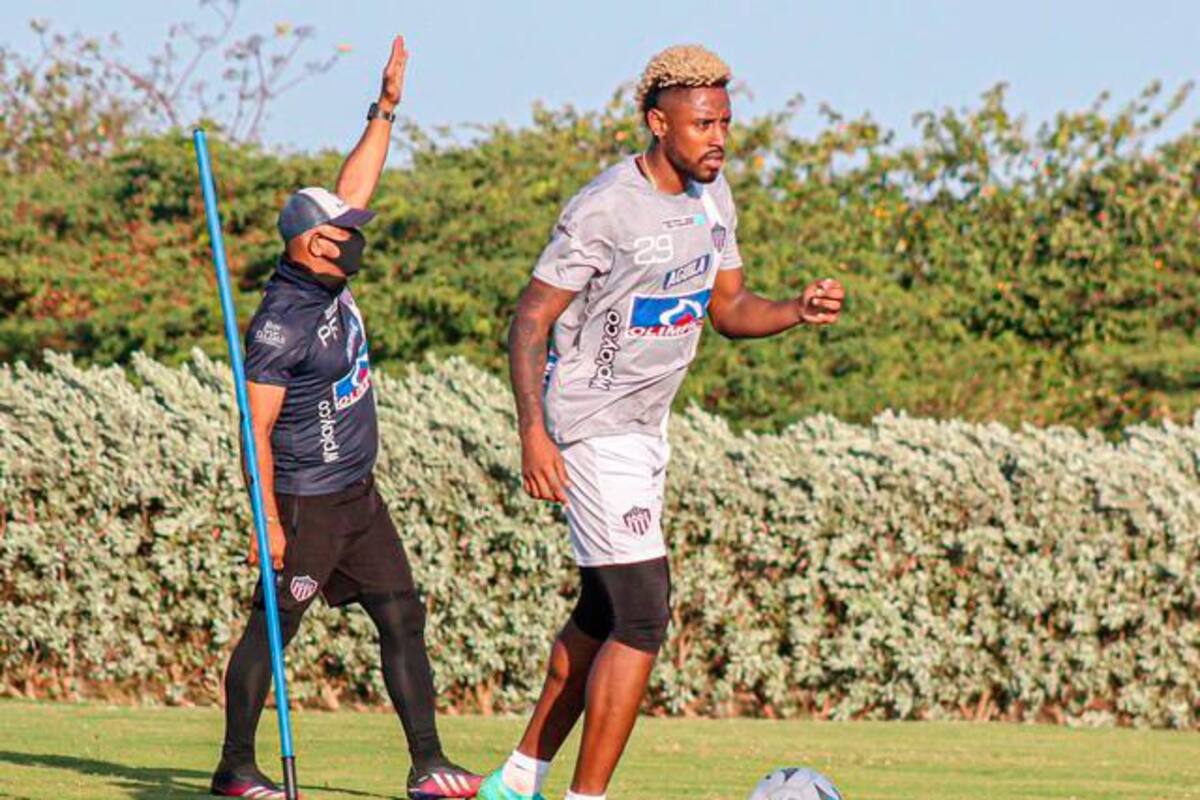 Cartagenero Ómar Albornoz protagoniza escándalo en el Junior de Barranquilla