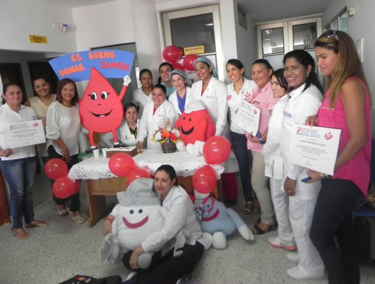 A los donantes habituales de sangre les fueron entregados diplomas como agradecimiento al apoyo del programa social. CORTESÍA/