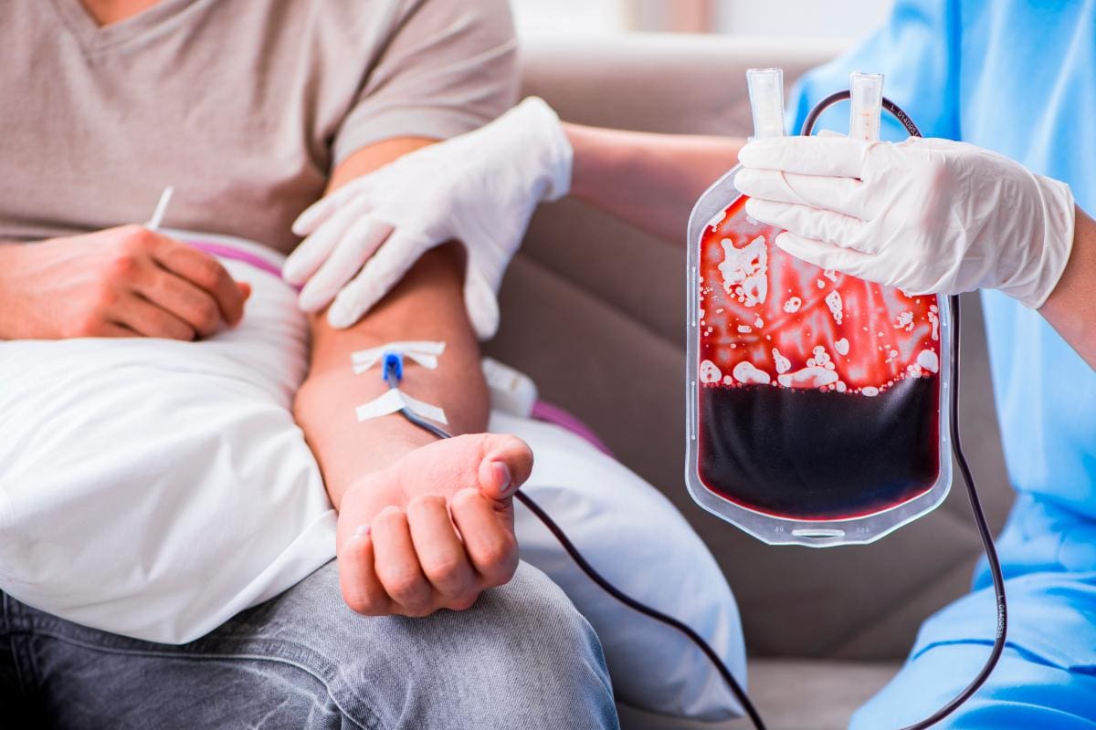 Nuevos controles al VIH: más gais y bisexuales podrán donar sangre