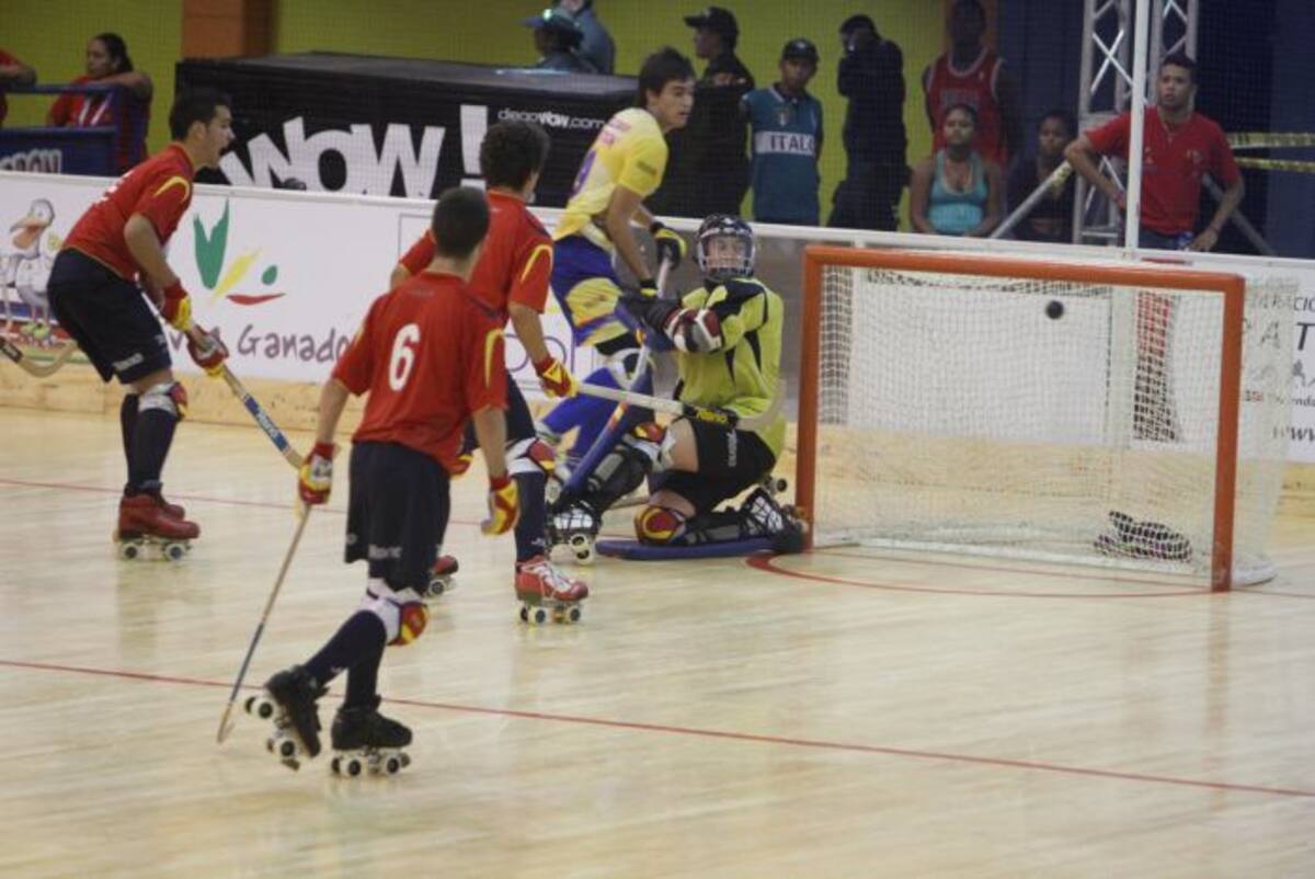 La selección Colombia de Hockey SP sub 20 cayó 3-2 ante España, defensora del título, en el mundial de esta disciplina deportiva que se disputa en Cartagena. ÓSCAR DÍAZ ACOSTA-EL UNIVERSAL