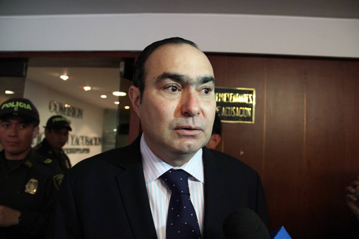 Magistrado Jorge Pretelt, durante una de las diligencias por el escándalo de corrupción que rodea a la Corte Constitucional. COLPRENSA