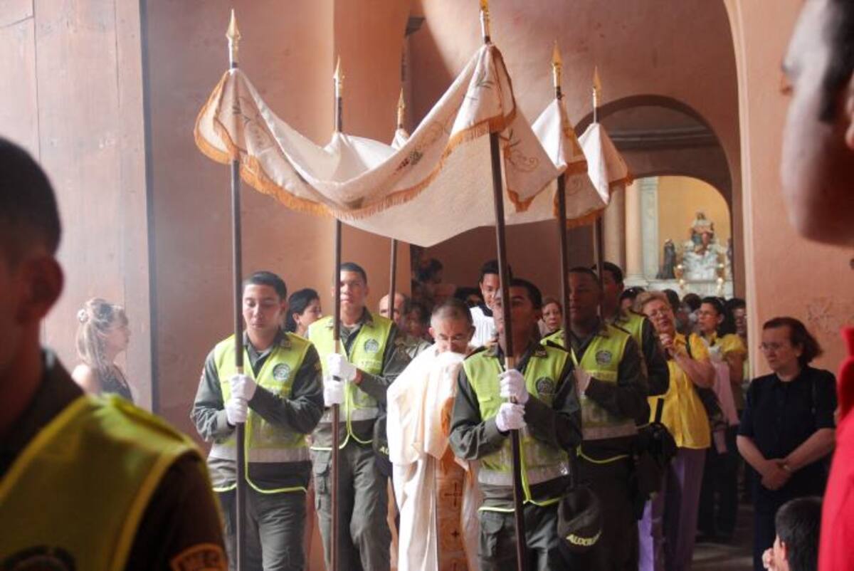 Se realizó una procesión con Jesús Hostia Sagrada por la Iglesia. ANTONIO CANCHILA GARCÍA - ELUNIVERSAL.COM.CO
