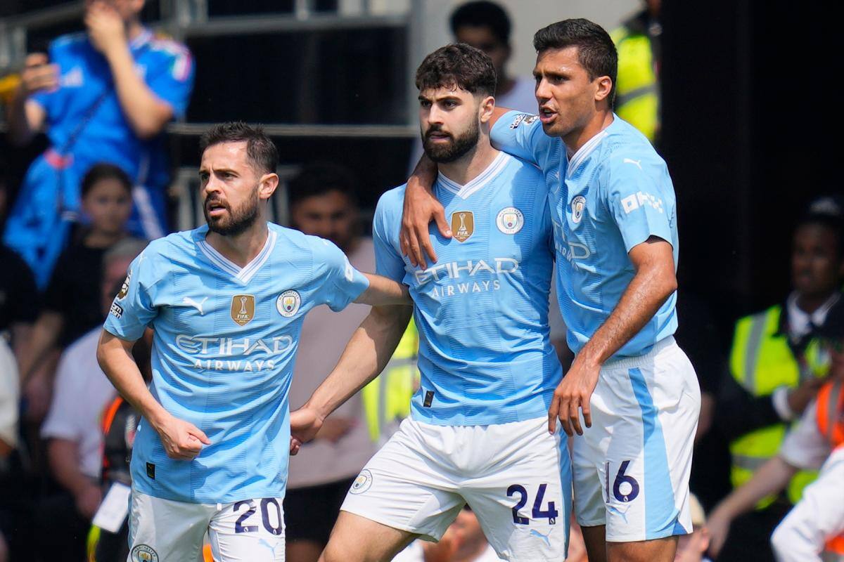 Manchester City golea al Fulham y acaricia el título de la Premier League