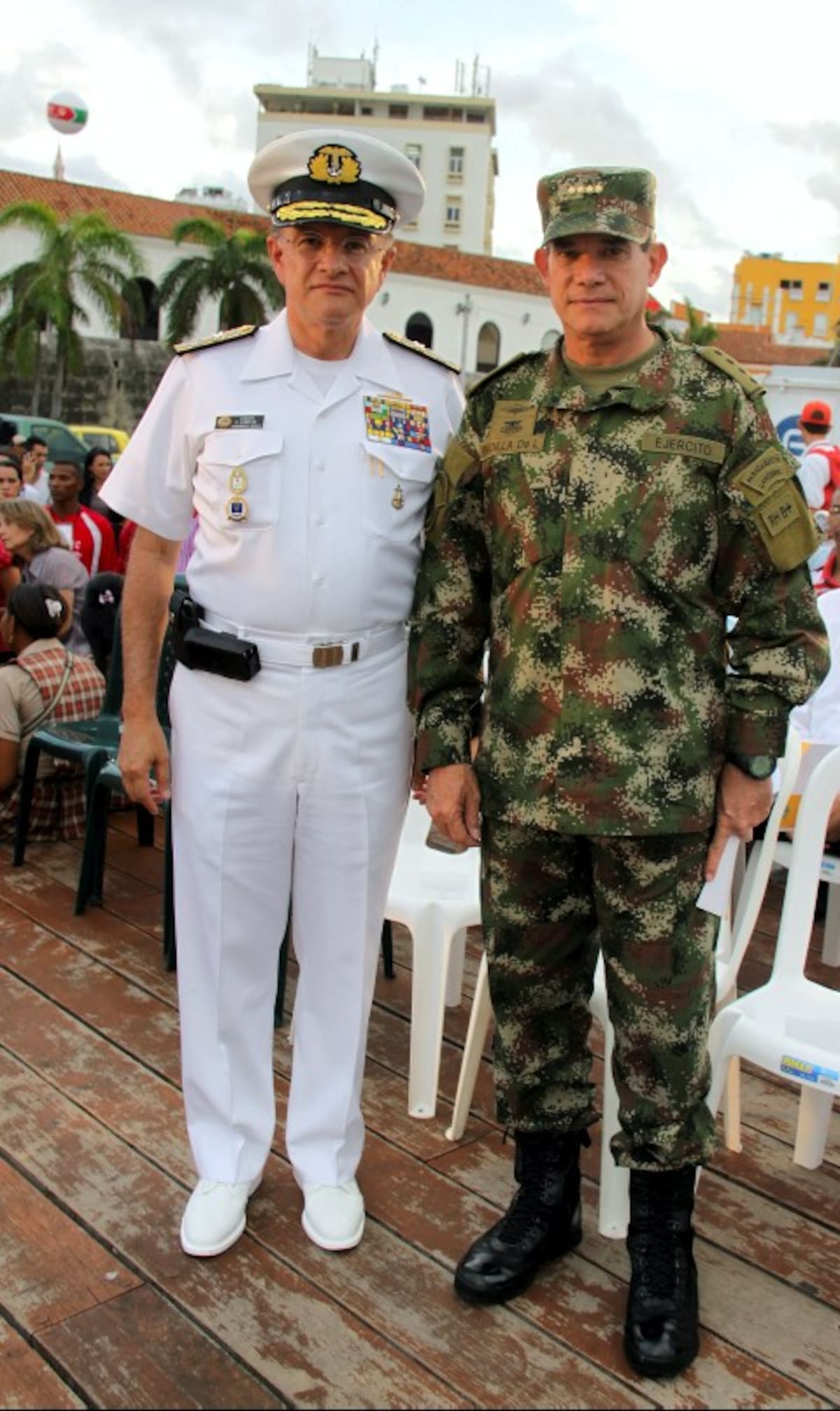 Almirante Guillermo Barrera y el general Freddy Padilla.