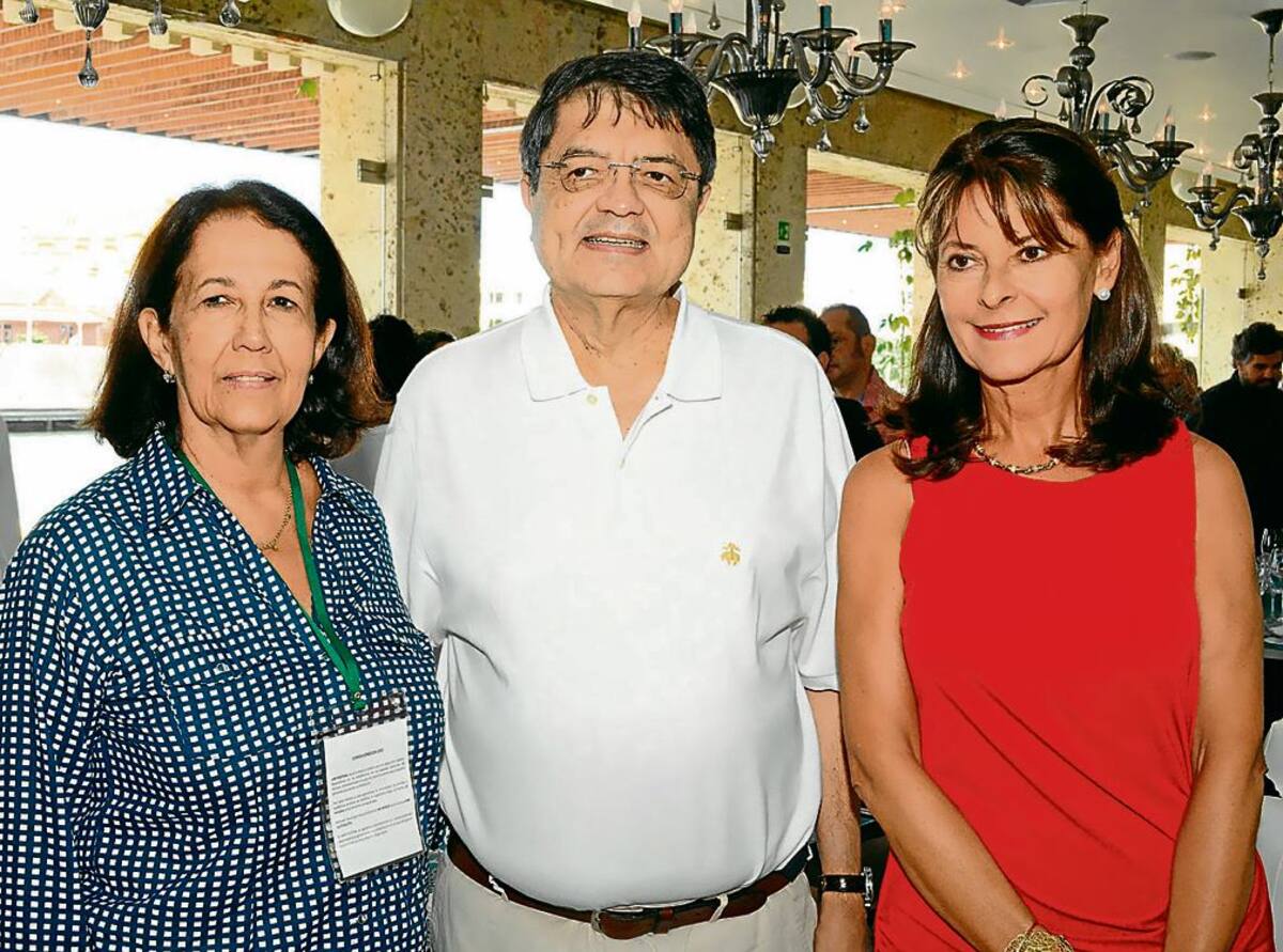 Gertrudis de Ramírez, Sergio Ramírez y Martha Lucía Ramírez.