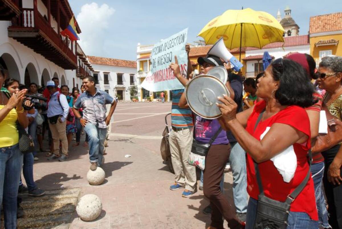 Los damnificados de San Francisco se sumaron a la protesta. Claudia Fortich - El Universal