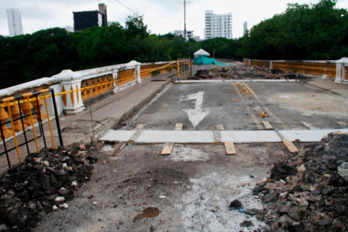 Puente Las Palmas, en espera de las vigas metálicas