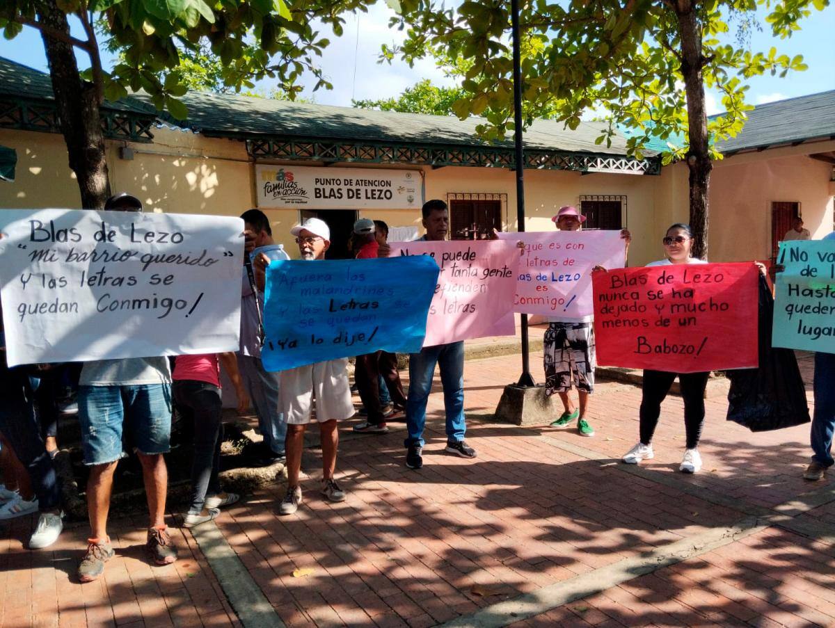 Habitantes de Blas de Lezo se fueron a la Inspección de Policía a pedir que las letras no se quiten