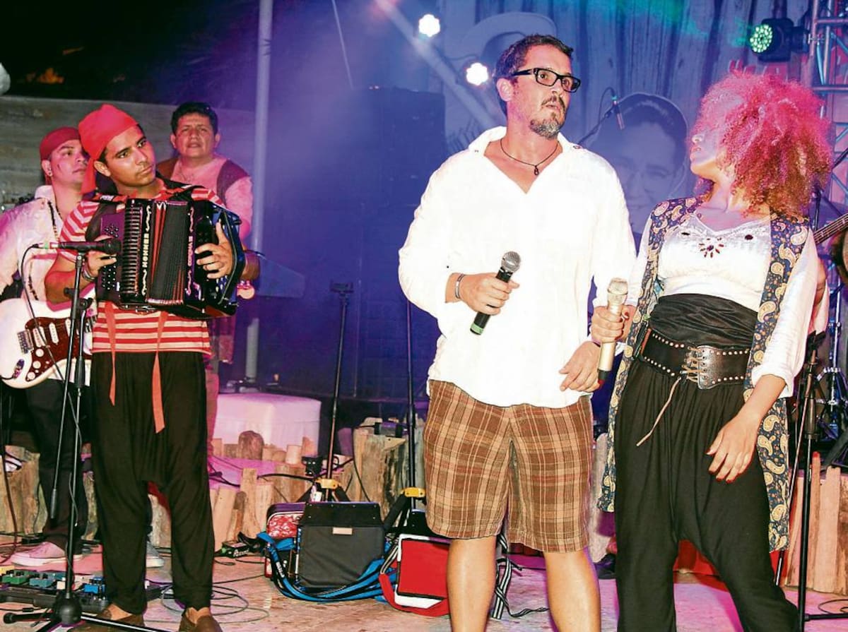 Guillermo Vives y el grupo Los cumbieros de Gaira.