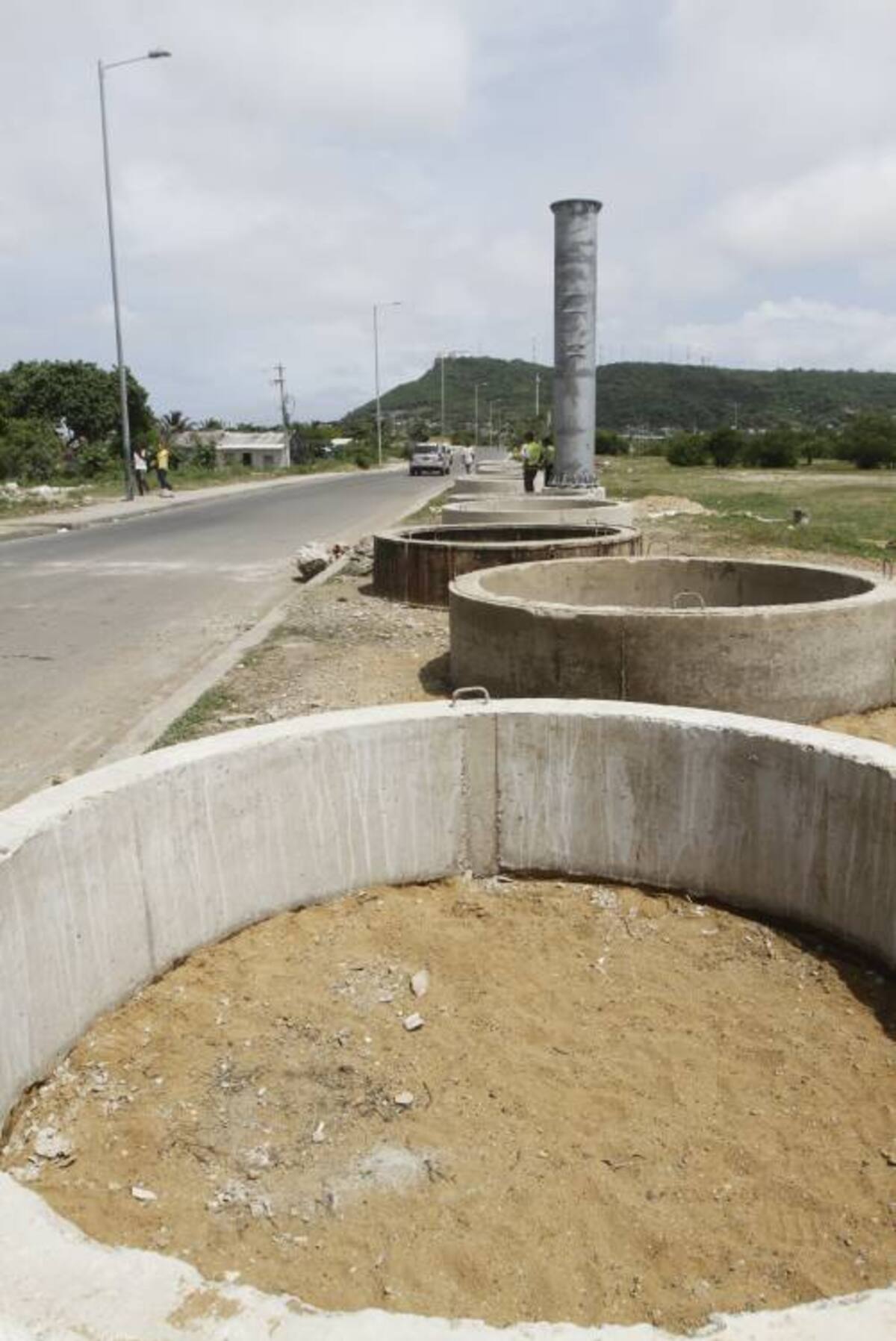 El montaje de la infraestructura necesaria para el tendido del cableado de alta tensión se inició hace más de un mes y se prevé que terminen en marzo de 2013. JULIO CASTAÑO - EL UNIVERSAL
