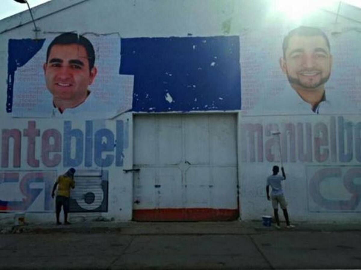Vicente Blel Scaff y Manuel Berrio Scaff, fueron los primeros candidatos electos en limpiar la ciudad de propaganda política. Cortesía.