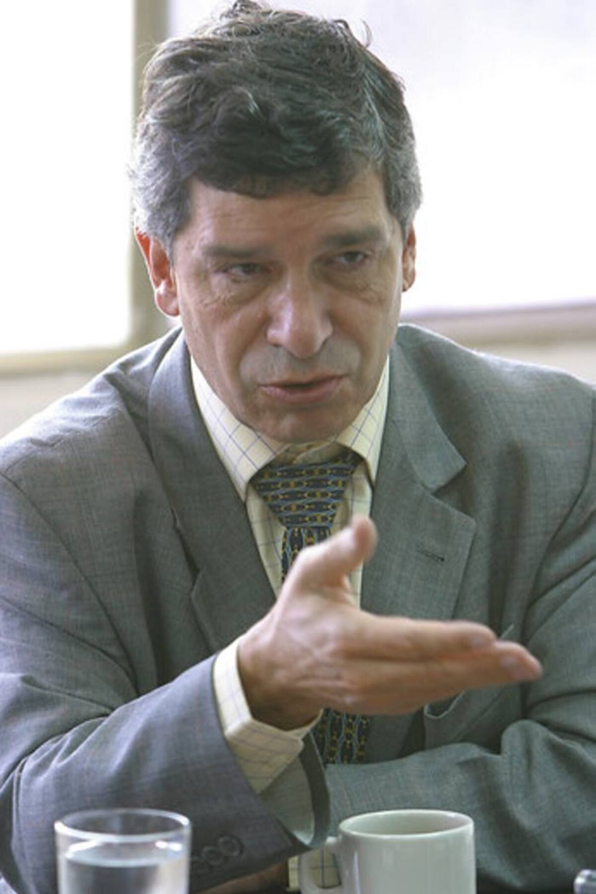 Luego de una reunión con el presidente Juan Manuel Santos, el ministro de Trabajo, Rafael Pardo, expresó su preocupación las repercusiones que está teniendo el paro de Asonal. COLPRENSA