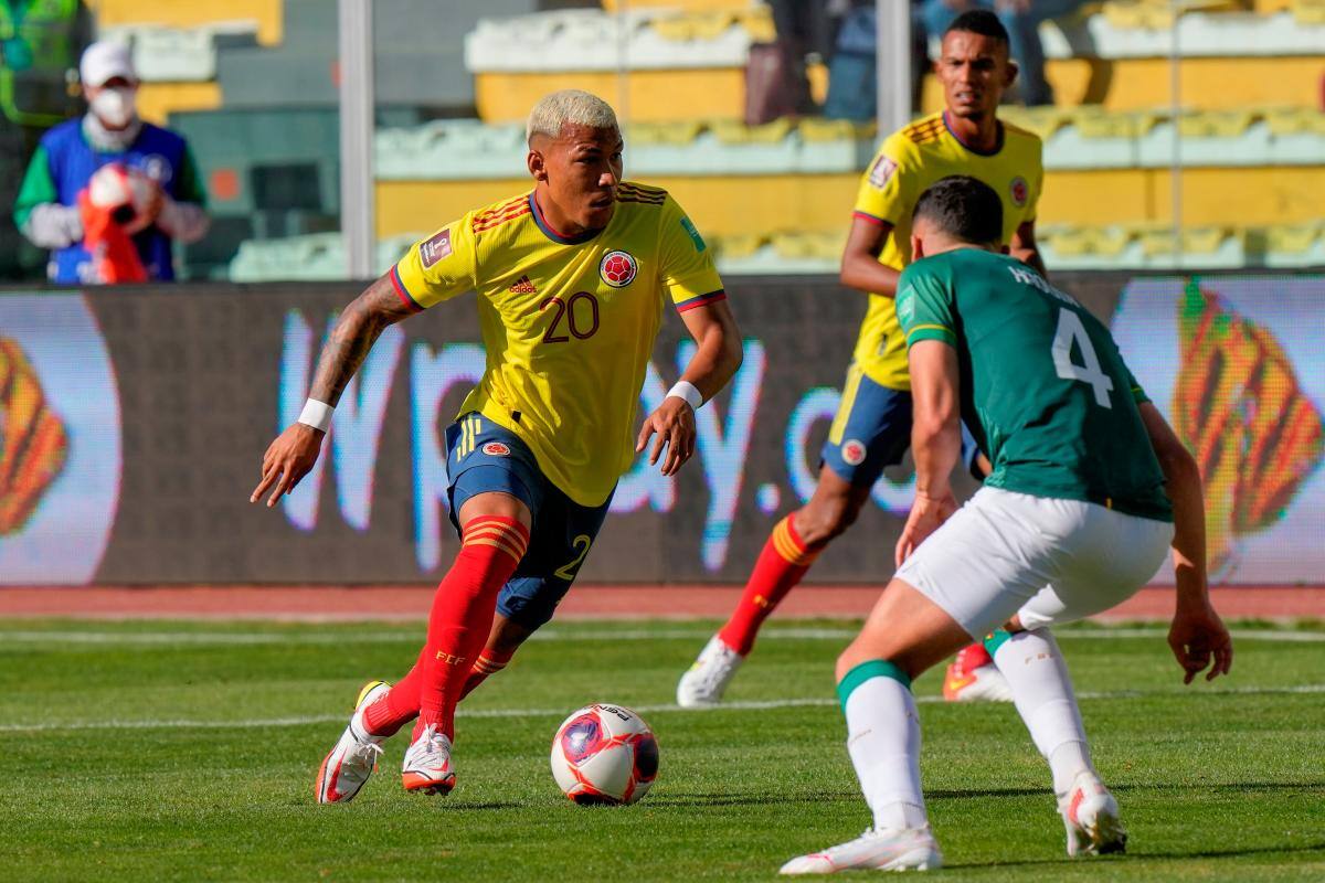 El cartagenero Roger Martínez aportó buenas acciones en ataque en el juego ante Bolivia. //AP