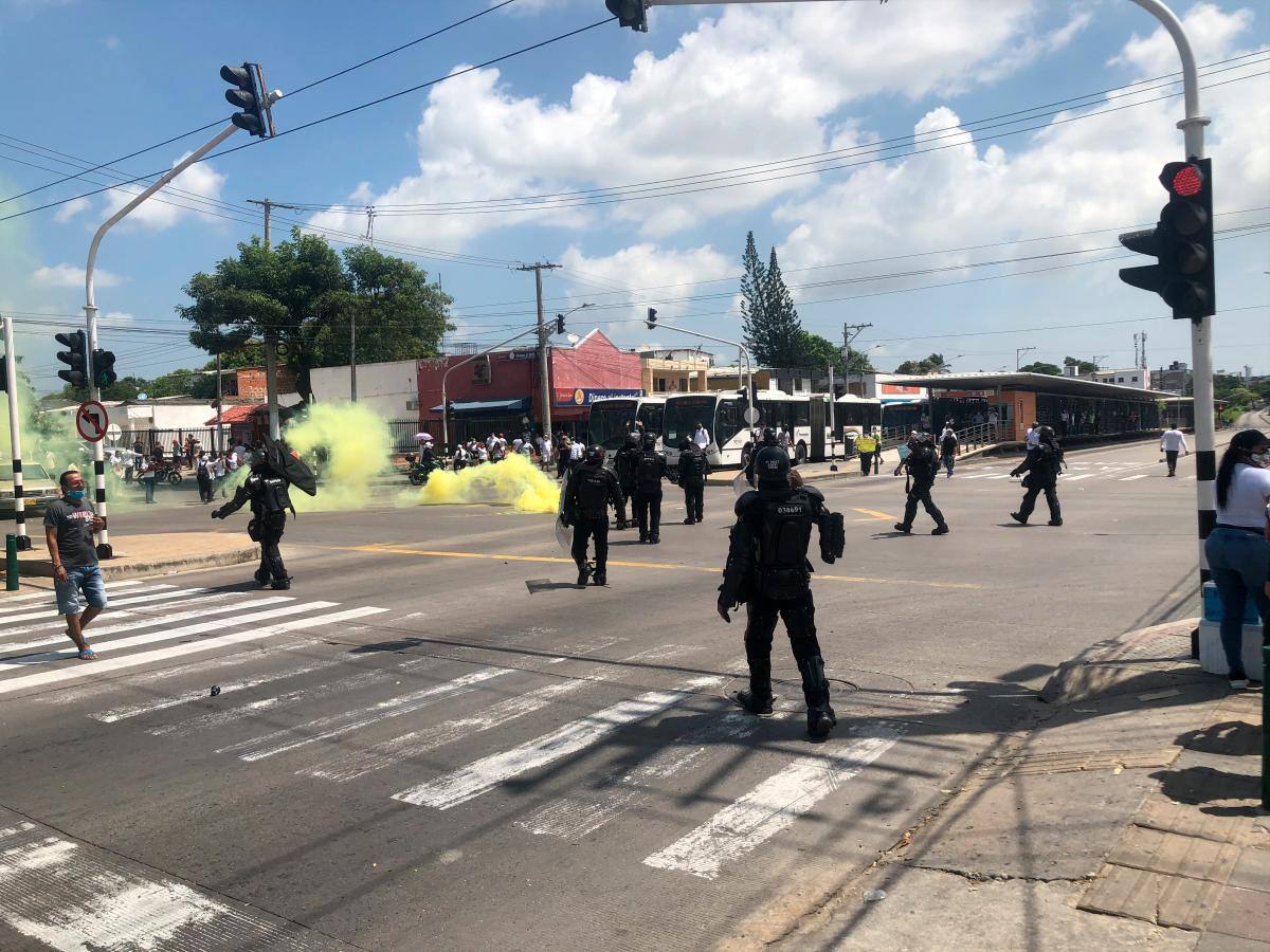 Estuvo el Escuadrón Antidisturbios, Esmad para despejar la vía. En el accionar también fueron detenidos cinco de los líderes de la protesta.