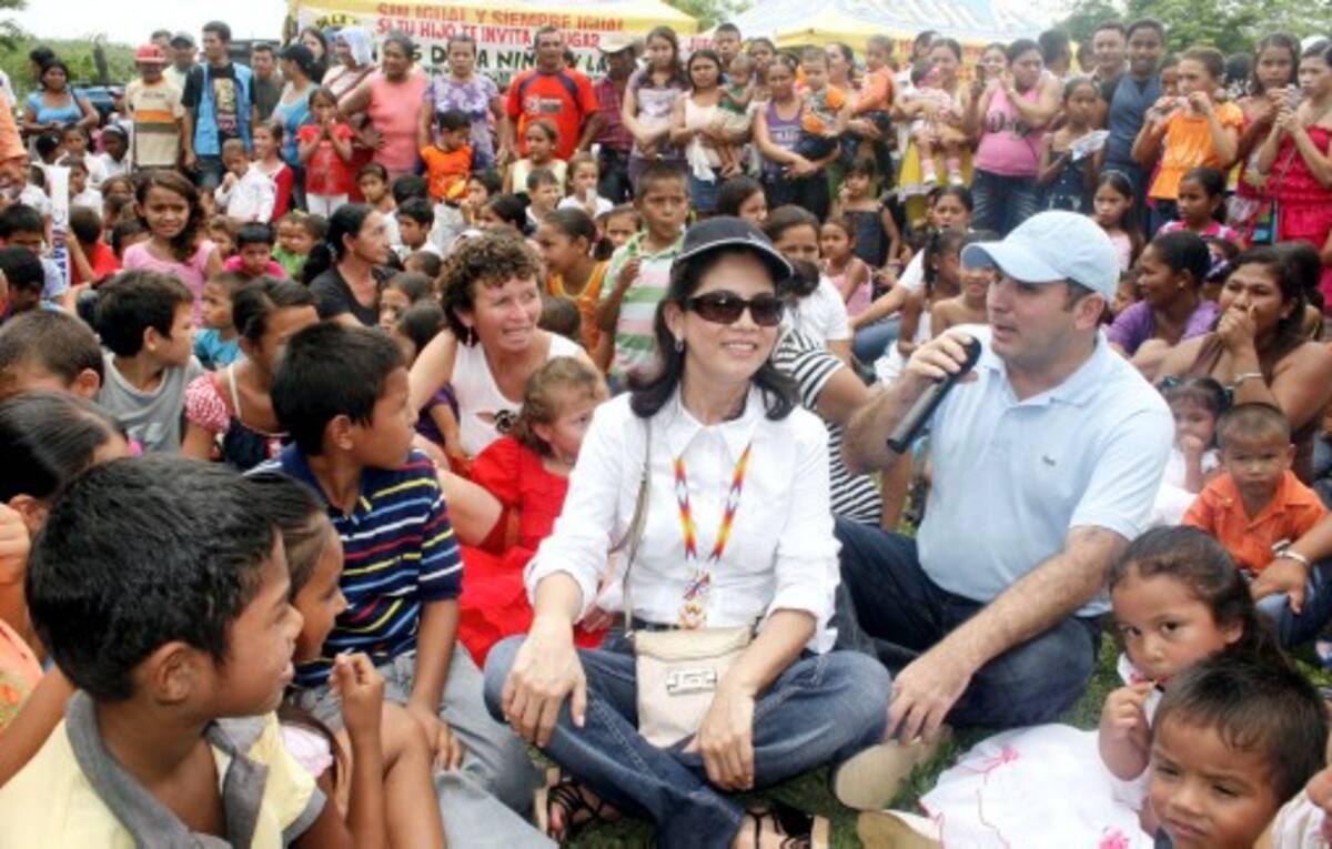 A la llegada de la caravana Ecoturística, la Gestora Social celebró con los menores de Colosó el Día de la Niñez, les entregó dulces, regalos e incentivó a practicar los juegos tradicionales.