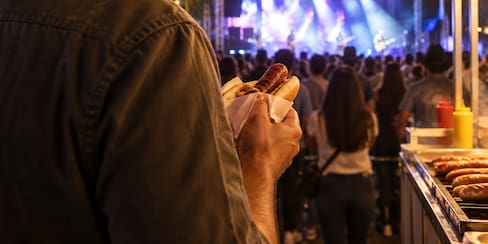 Hombre murió tras atragantarse con un alimento durante concierto de Jhonny Rivera