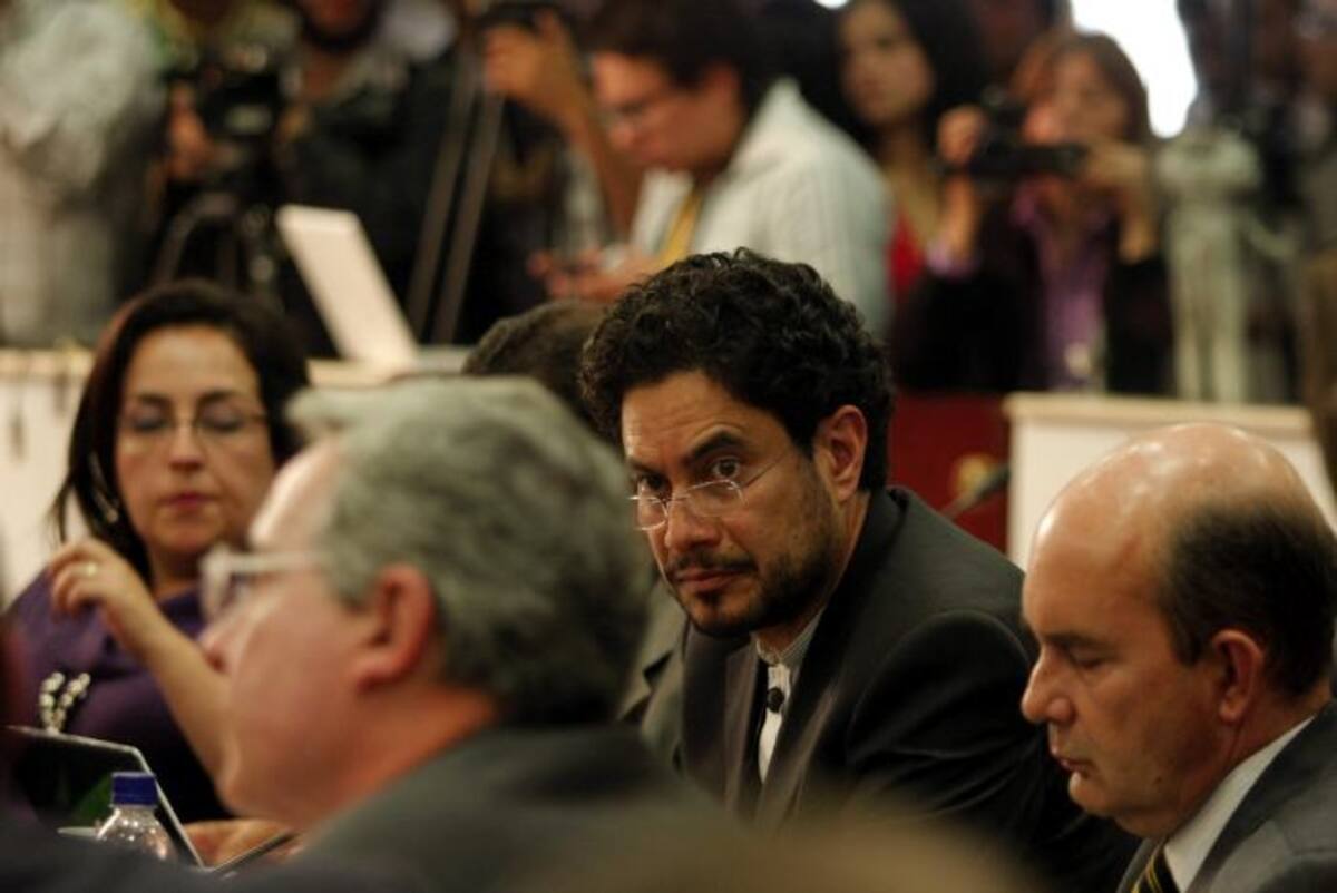 Iván Cepeda, entregará una denuncia ante la Corte Penal Internacional, contra el expresidente Álvaro Uribe por el delito de persecución. Colprensa