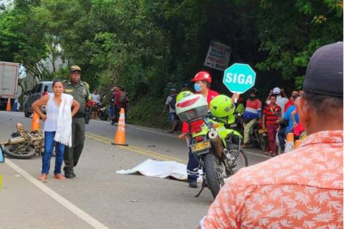 ¡Que tragedia! Madre e hijo mueren al ser arrollados en moto por camión