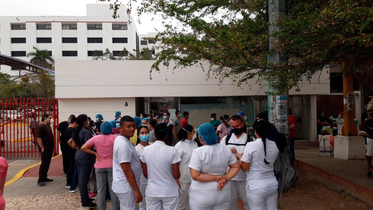 Los manifestantes precisaron que no cesaron las actividades y que tienen toda la disposición para seguir atendiendo a los pacientes. // Luis Herrán.