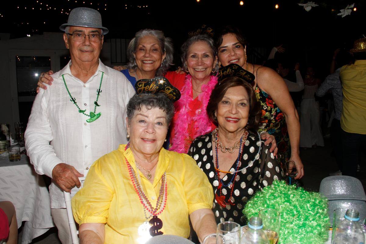 Roberto González, Carmen Olivella, Rosabel Simmonds, Alejandra Mantilla, Noris Osorio de González y Sonia de Gallego.