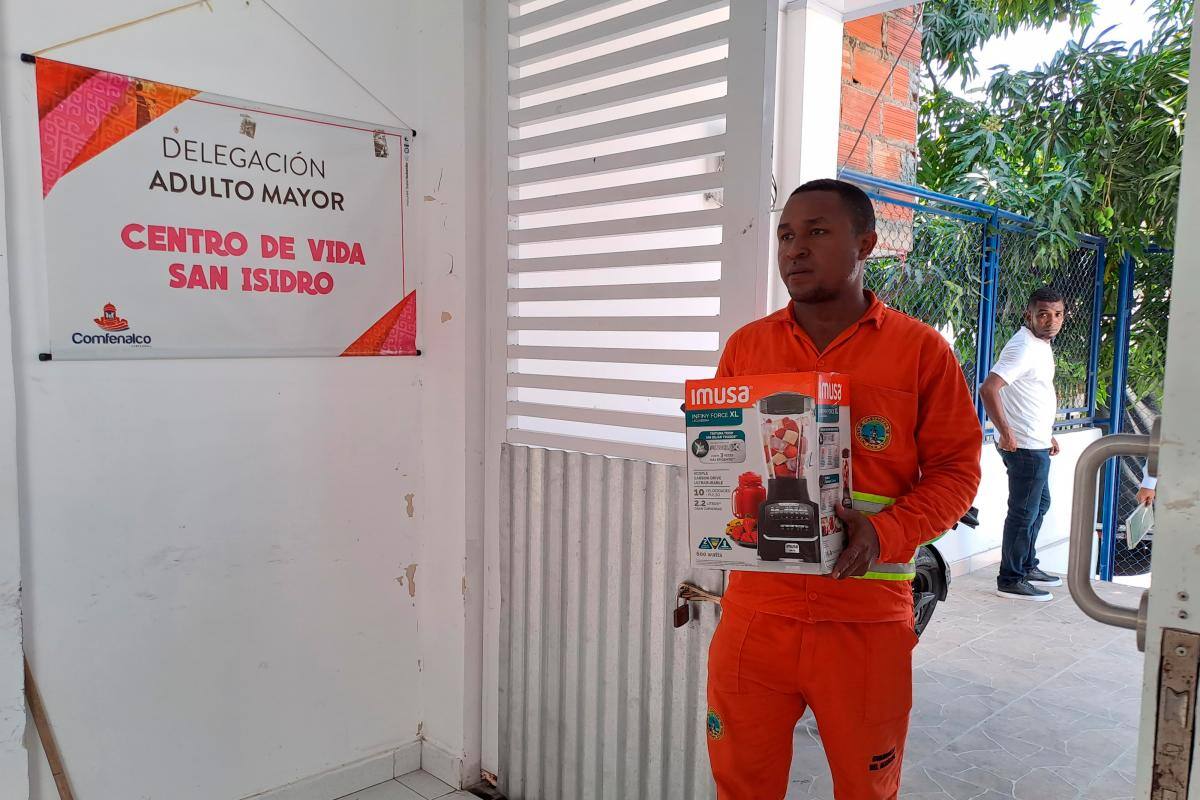 Entrega de dotación en los Centros de Vida para el adulto mayor de Cartagena
