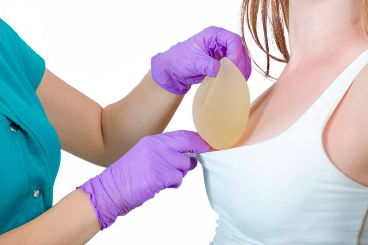 ¡Insólito! Descubren proteínas de camello y chimpancé en implantes mamarios