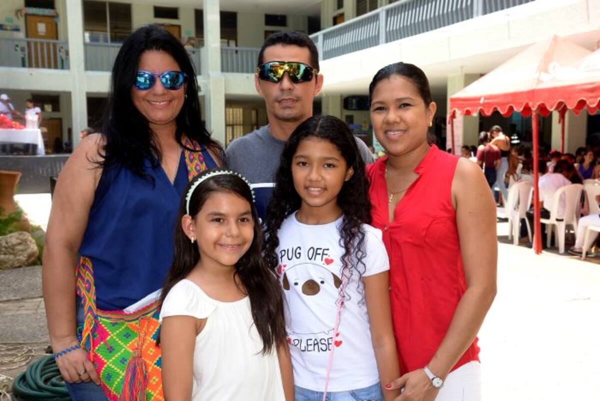 Atrás: Martha Cuéter, Alberto Pérez y Yerly Batista; adelante: Gabriela Pérez y Yeimy Pérez. CORTESÍA