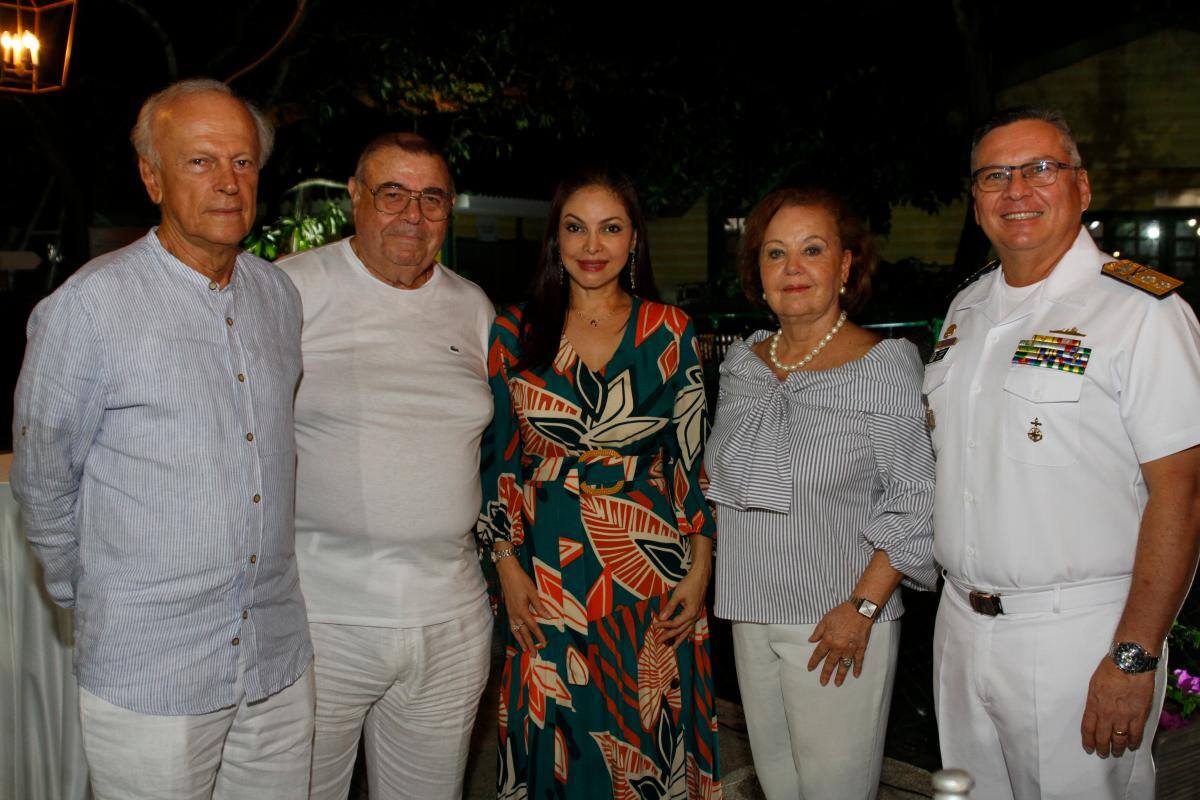 Guillermo Tejada, Humberto Benedetti, Erika Buendía, Isabel Cristina de Tejada y el contralmirante Javier Jaimes.//Foto: Luis Eduardo Herrán - El Universal.