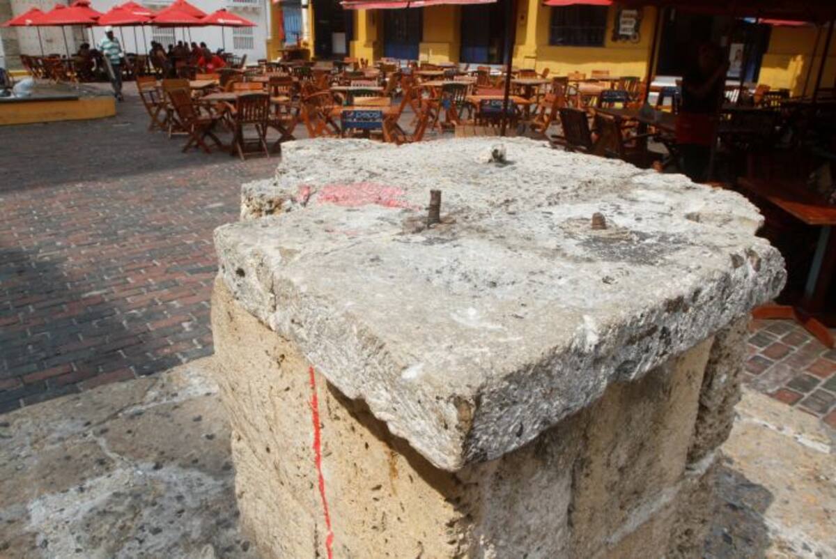 Hasta el pedestal deberá ahora ser restaurado. JULIO CASTAÑO - EL UNIVERSAL