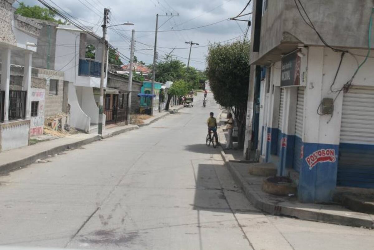 En la calle La Estrella, en el municipio de Turbaco, agredieron a Carlos Luis Bossio Cera. Al joven, de 22 años, le dieron un machetazo que resultó letal. Lo llevaron al hospital del pueblo, pero no hubo algo que hacer. Estaba muerto.