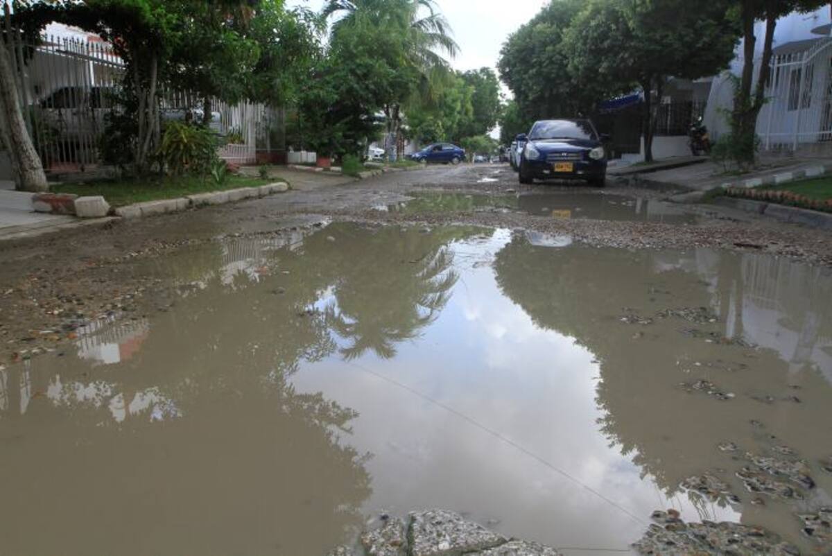 Ni con acciones populares se ha logrado que el Distrito repavimente las calles. foto julio castaño