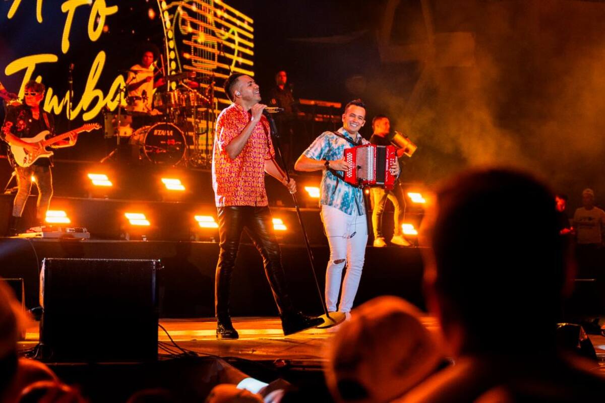 Bajo agua, apoteósico concierto de Diego Daza y Carlos Rueda