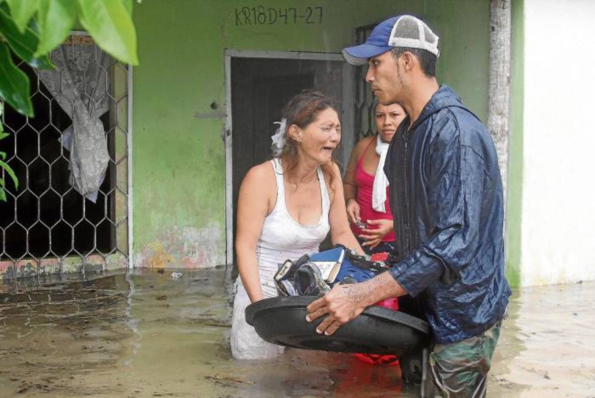 La emergencia provocada por la lluvia de ayer se convirtió en una tragedia para las más de 100 familias damnificadas del barrio Uribe- Uribe.