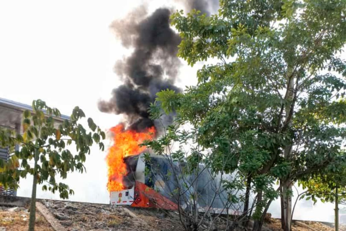 Video: Se incendia bus de Transcaribe en la avenida Pedro de Heredia