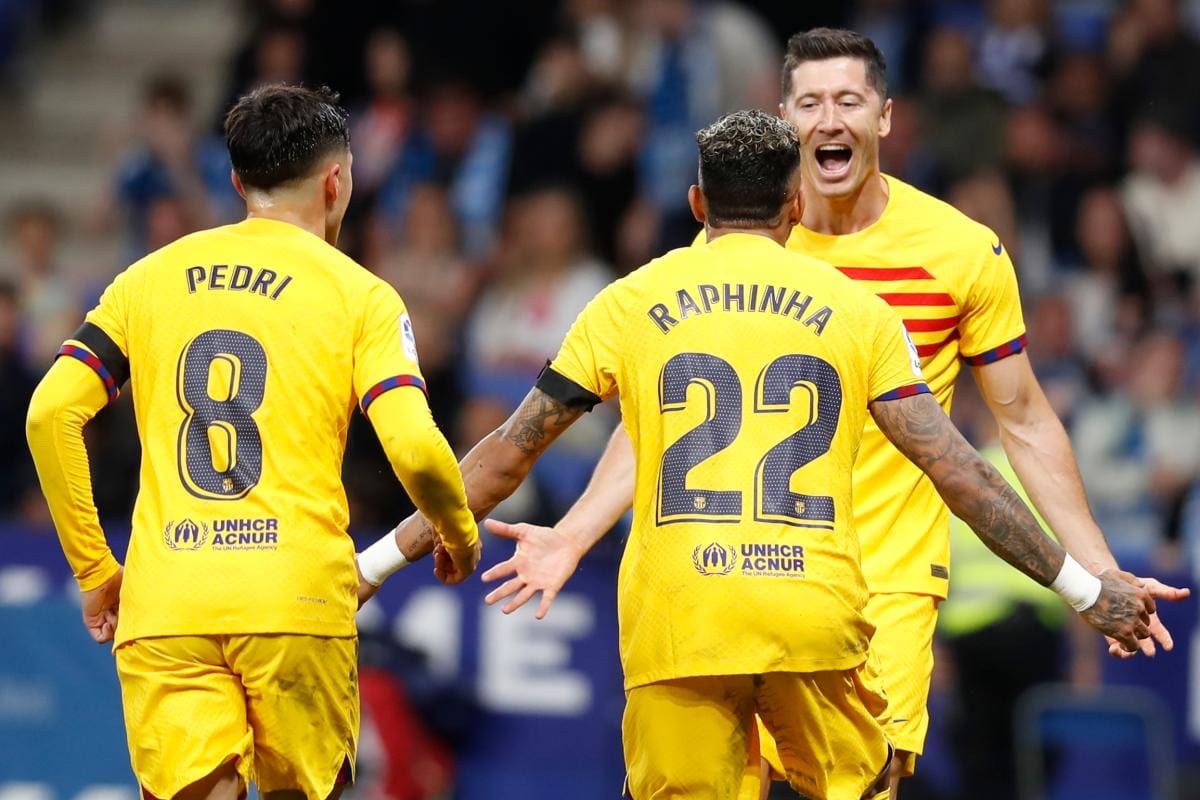 El Barcelona se corona campeón de Liga con goleada al Espanyol