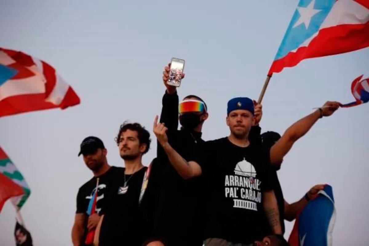 Los chats hirientes del gobernador de Puerto Rico que enojaron a Bad Bunny y a Ricky Martín