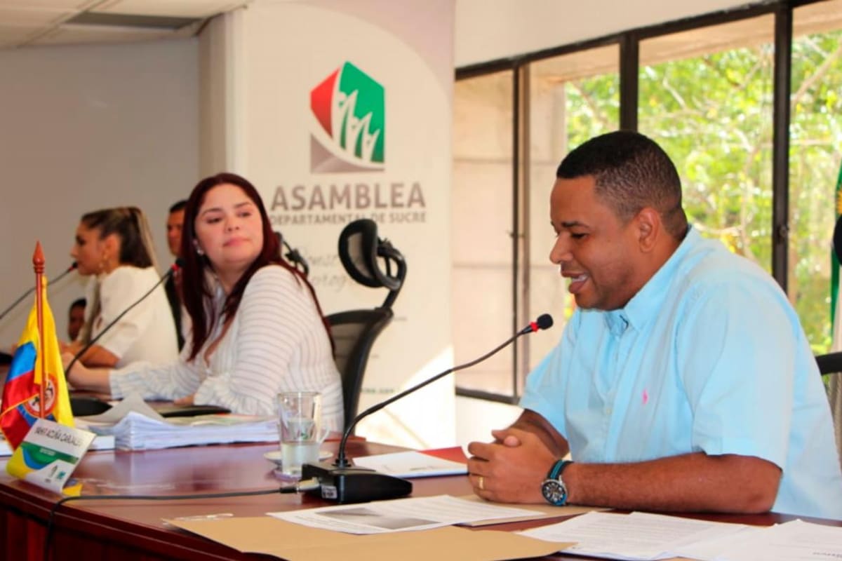 Diputado Yahir Acuña donará 50% de su primer sueldo al Sampués F.C.