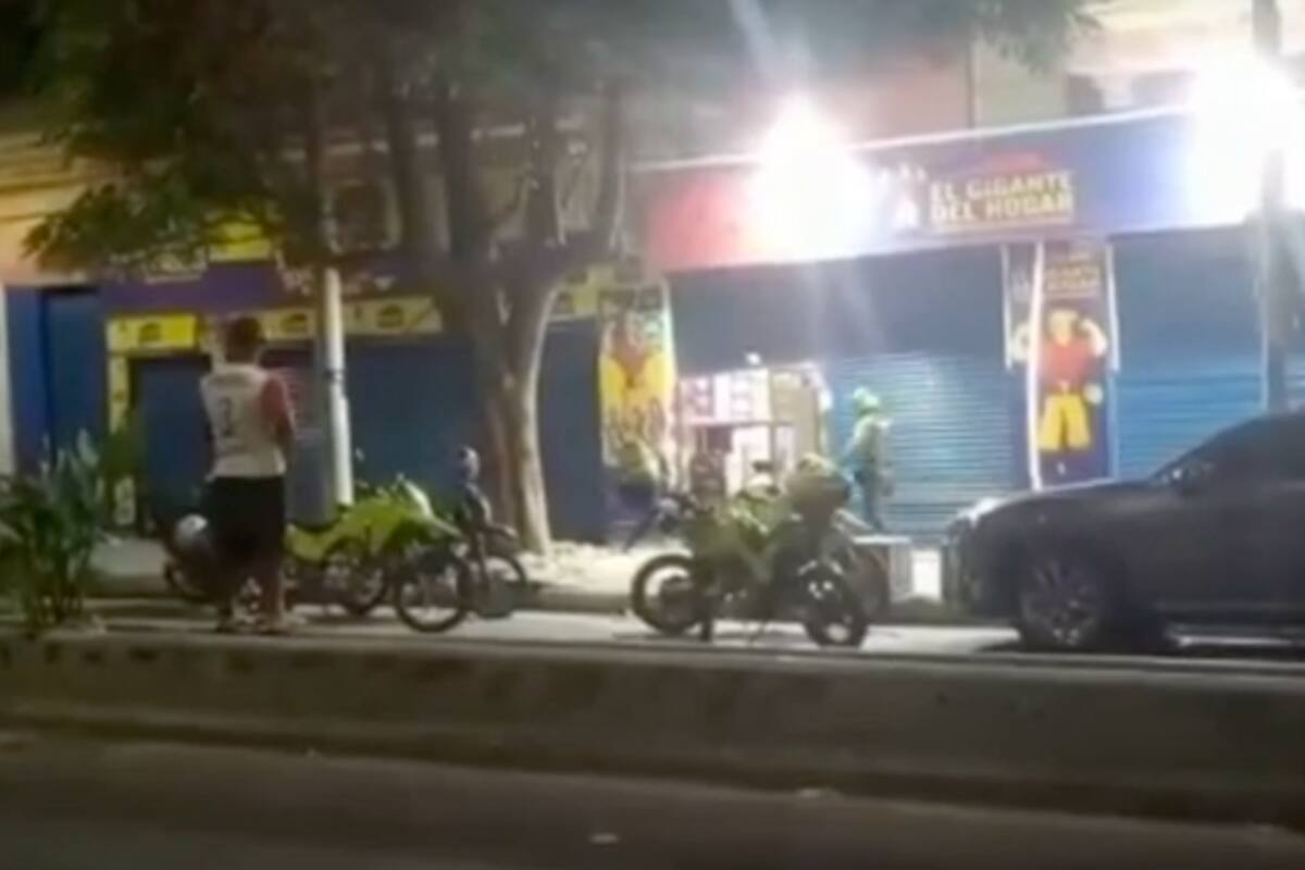 Lo encuentran robando, se enfrenta a la Policía y muere