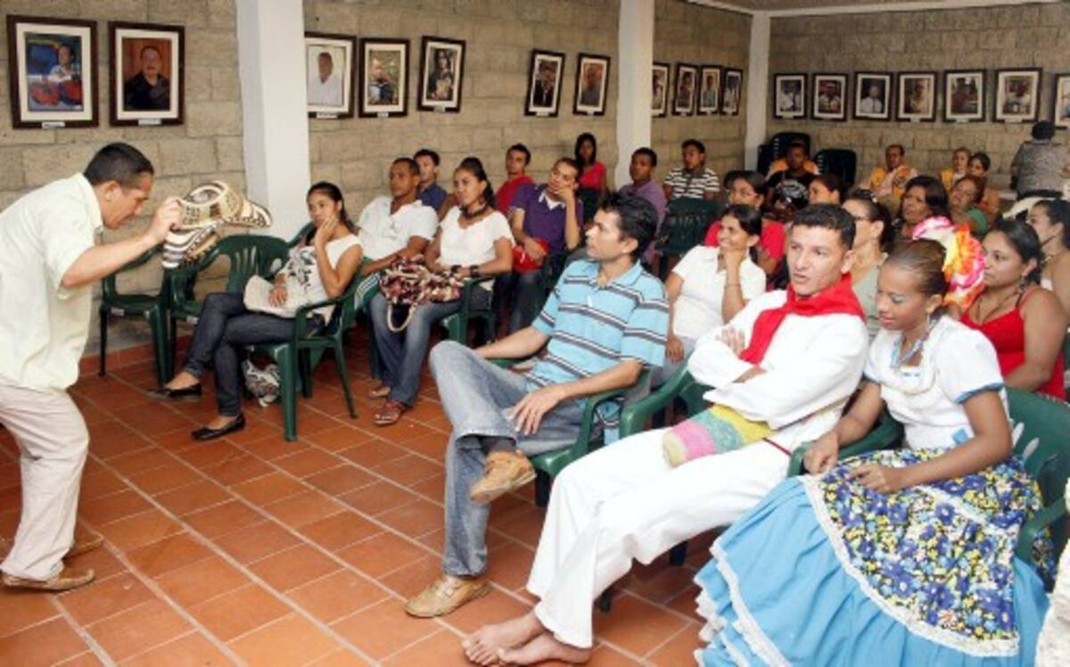 El taller se cumplió con participación de coordinadores de comparsas infantiles. MANUEL SANTIAGO PÉREZ/EL UNIVERSAL/