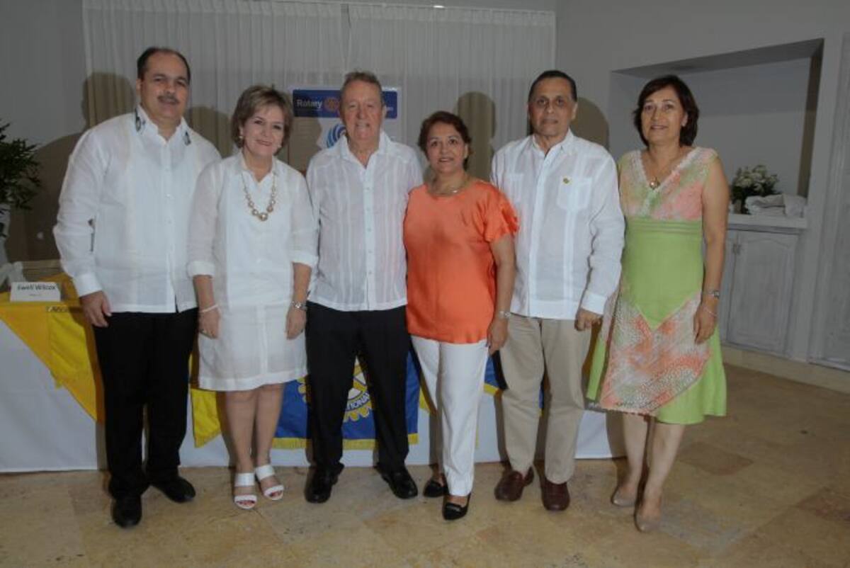 Carlos Nordmann, Luz Marina de Nordmann, Gildargo Hincapié, María Eugenia de Hincapié, Garcilazo De La Vega y Norita de De La Vega. LUIS HERRÁN - EL UNIVERSAL.